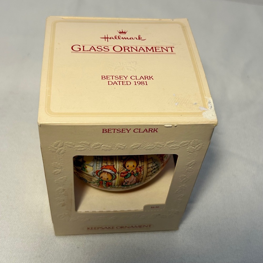 Betsy‎ Clark Hallmark Glass Keepsake Ornament 1981 Christmas Quilt Design - Picture 6 of 6